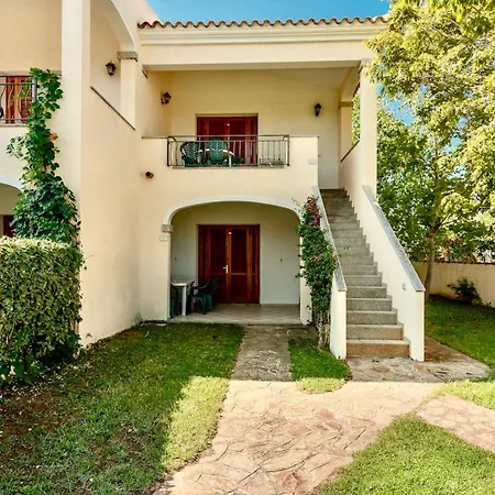 Isa-apartments With Air Conditioning And External Outdoor Space In Budoni, At Only 300 M From The Apartmanhotel Budoni