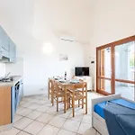 Isa-apartments With Air Conditioning And External Outdoor Space In Budoni, At Only 300 M From The Lejlighedshotel Budoni