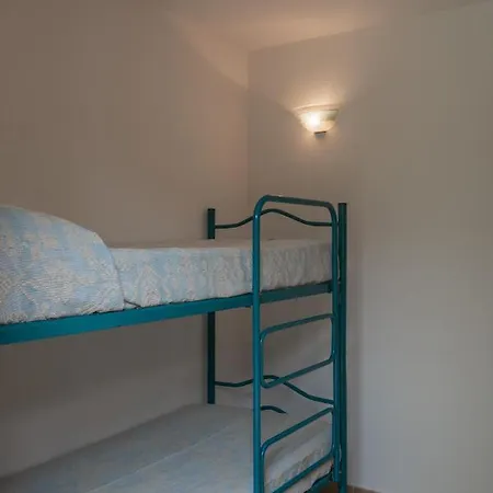 Isa-apartments: Beachside Retreat With Air Conditioning In Budoni