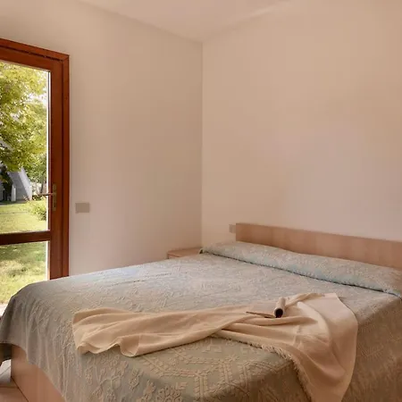 Isa-apartments: Beachside Retreat With Air Conditioning In Aparthotel