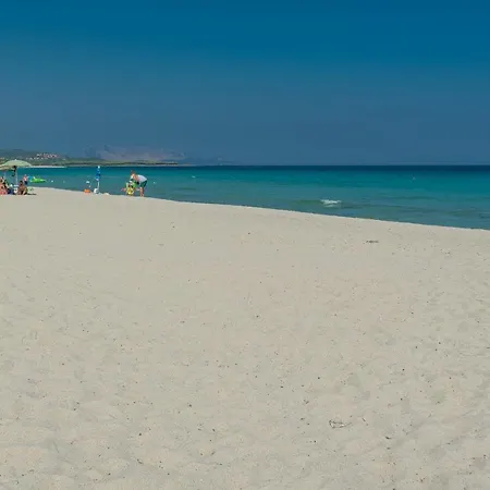 Isa-apartments: Beachside Retreat With Air Conditioning In Aparthotel Budoni
