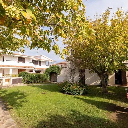 Isa-apartments With Air Conditioning And External Outdoor Space In Budoni, At Only 300 M From The Lejlighedshotel