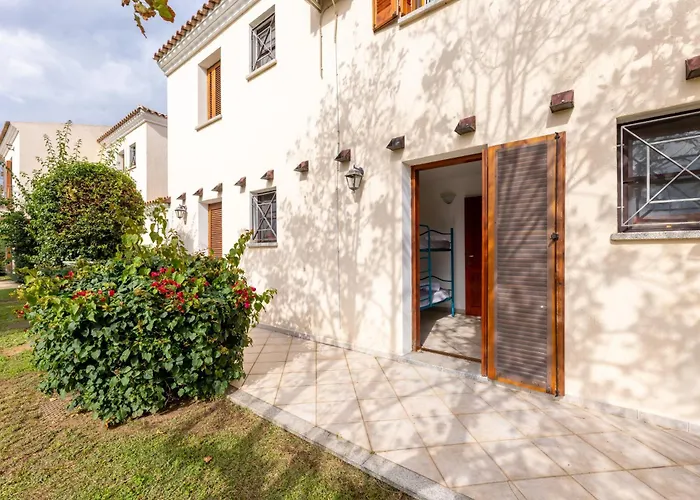 Appart hôtel Isa-apartments With Air Conditioning And External Outdoor Space In Budoni, At Only 300 M From The Budoni